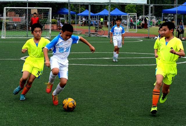 电竞主播茄子逆袭！小象大鹅年会豪送三辆小米SU7和200万大奖